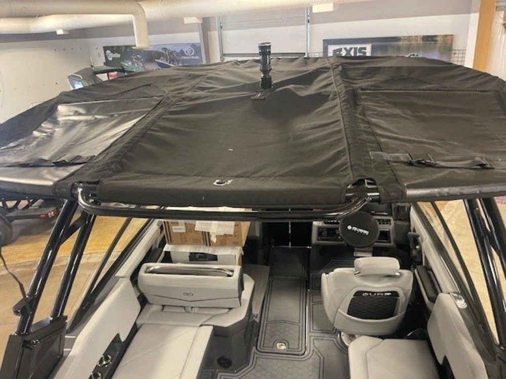 2026 Cobalt Boats R4 Surf alt