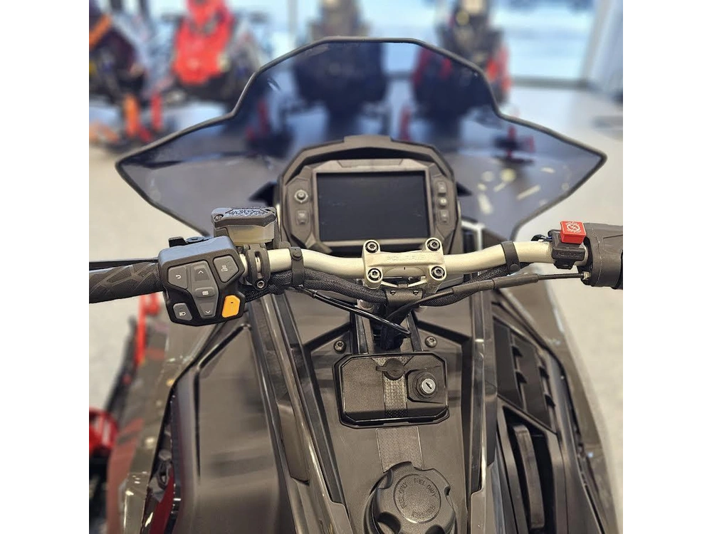 2025 Polaris 850 Indy Vr1 137 alt