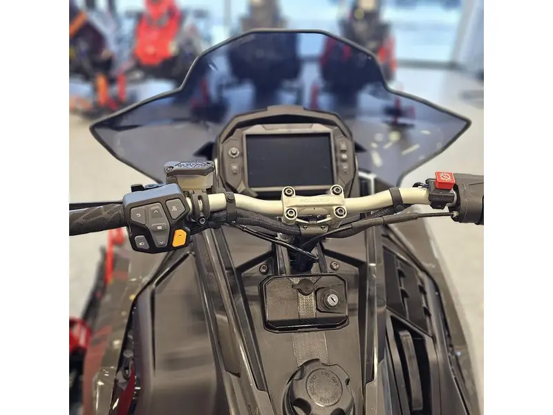 2025 Polaris 850 INDY VR1 137