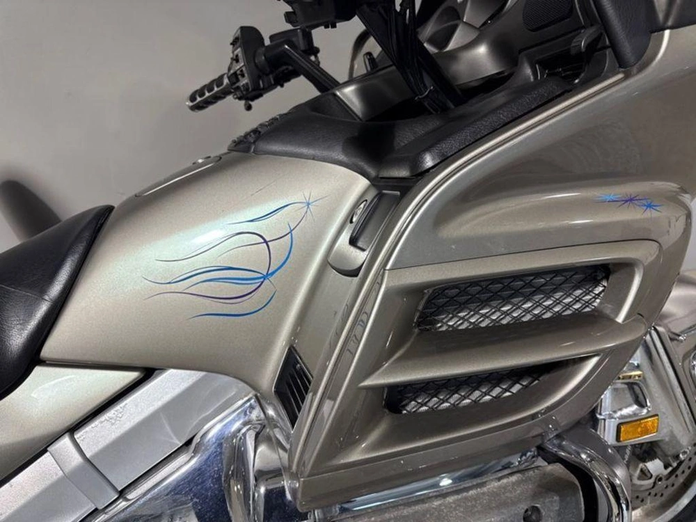 2002 Honda Gold Wing alt