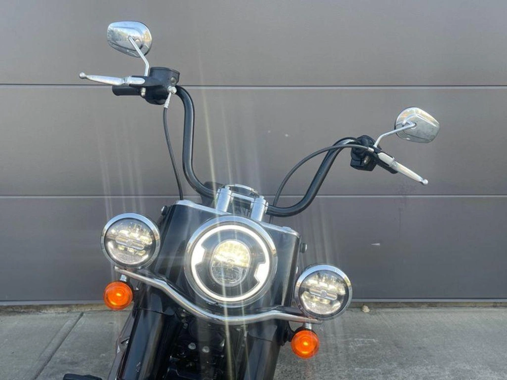 2019 Harley-davidson Flhcs - Softail® Heritage Classic 114 alt