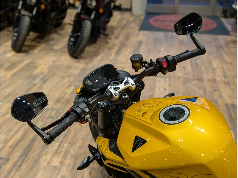 2026 Triumph Street Triple 765 RS // Cosmic Yellow