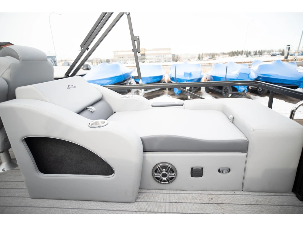 2026 Suncatcher Fusion 322ss alt