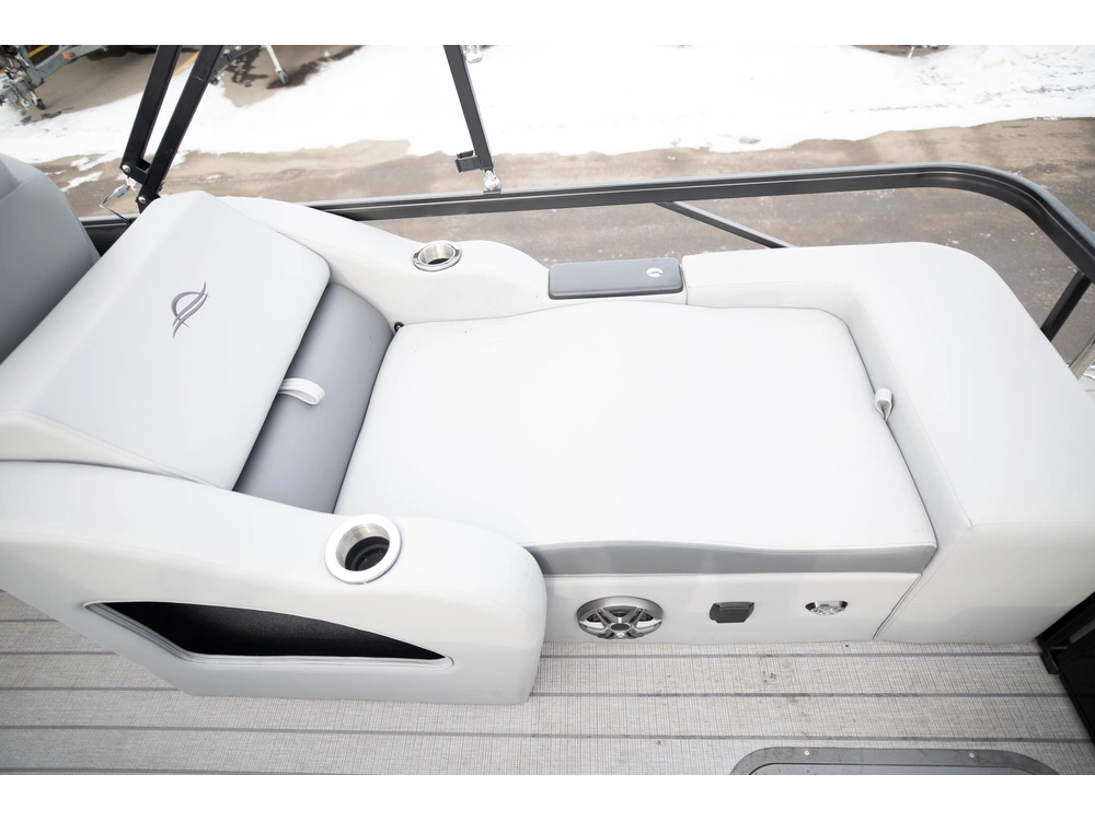 2026 Suncatcher Fusion 322ss alt