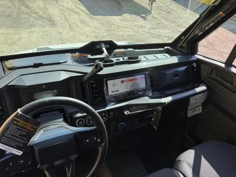 Can-Am DEFENDER LIMITED CAB HD11 2026