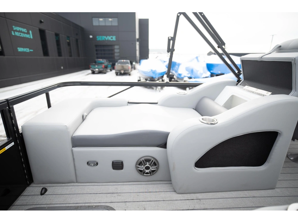 2026 Suncatcher Fusion 322ss alt