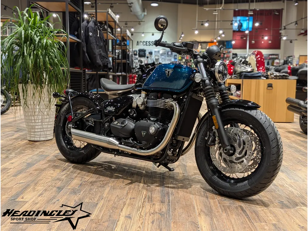 2026 Triumph Bonneville Bobber // Interstellar Blue/Sapphire Black 