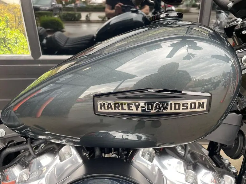 2025 Harley-Davidson FXBB - Street Bob® thumbnail 4