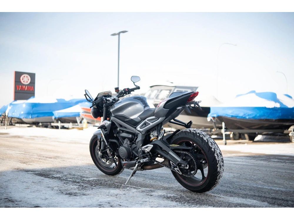 2021 Triumph Street Triple 765 alt