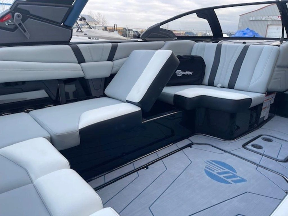 2026 Malibu 22 Lsv alt