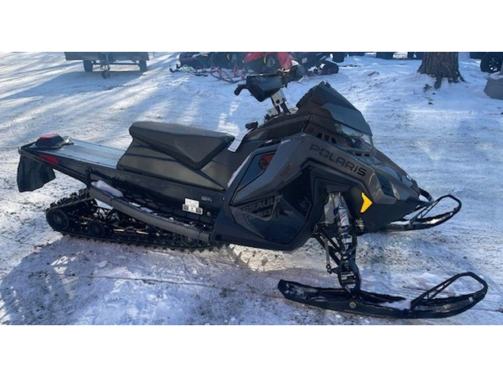 2025 Polaris 650 Switchback Assault 146 Storm Gray / Indy Red alt