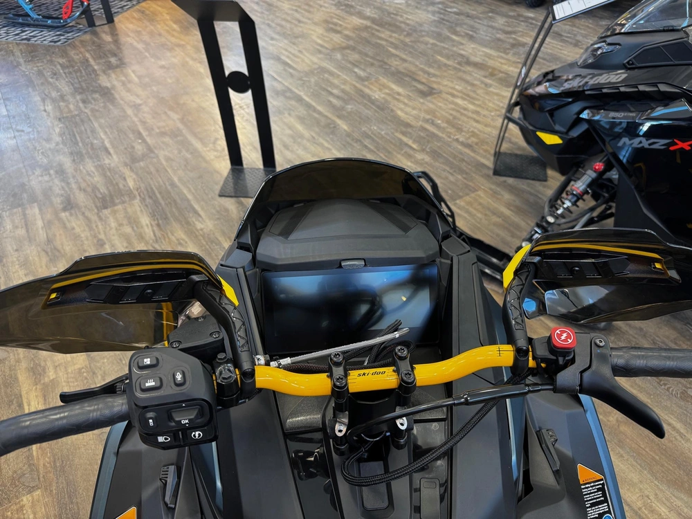 2026 Ski-doo Mxz Xrs 850 Etec 10.25" Ts alt