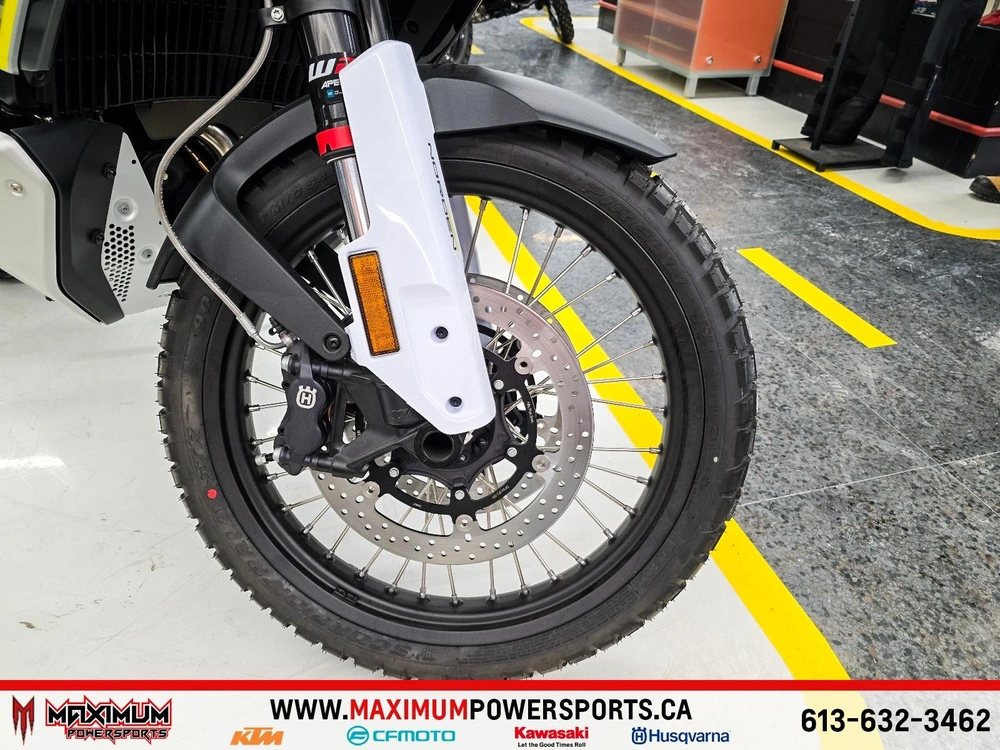 2024 Husqvarna 901 Norden - With Soft Bags alt