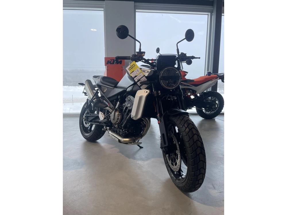 Husqvarna Svartpilen 801 2024 alt