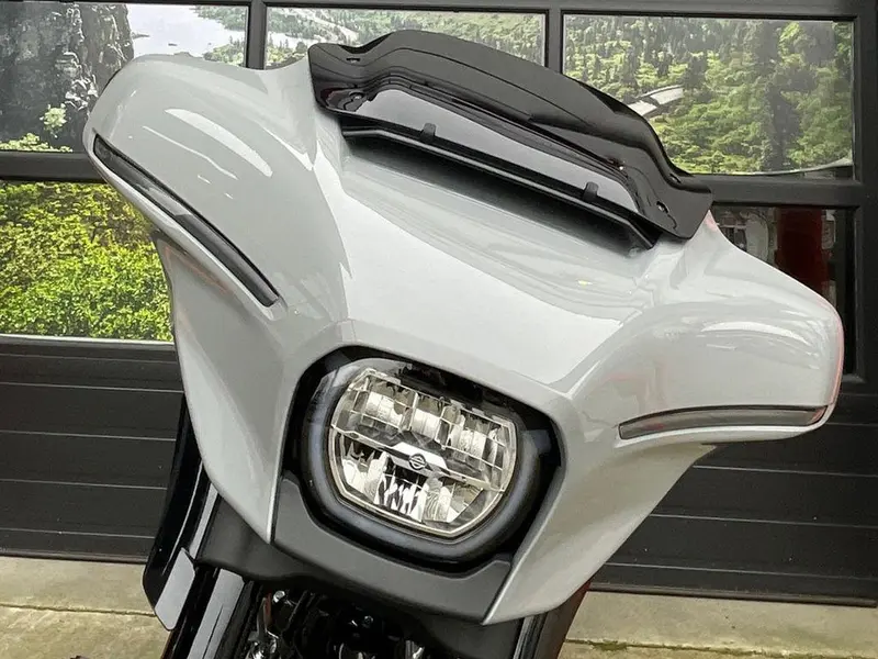 2025 Harley-Davidson FLHX - Street Glide® thumbnail 17