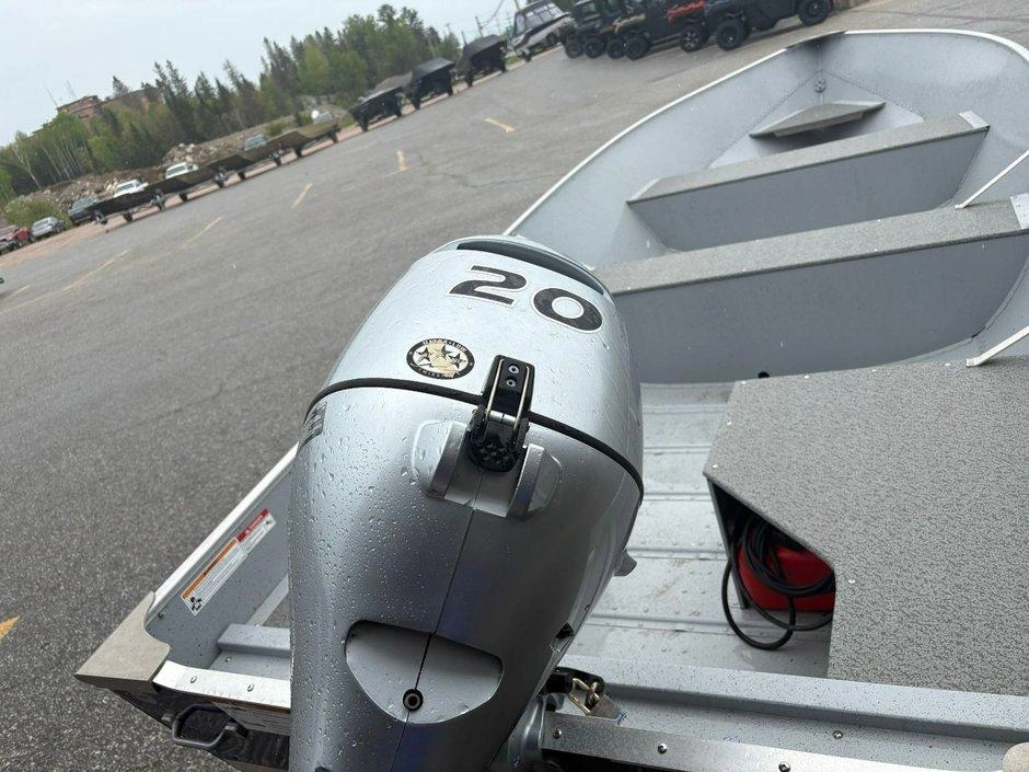 Crestliner Crestliner 1672 Outreach 2024 alt