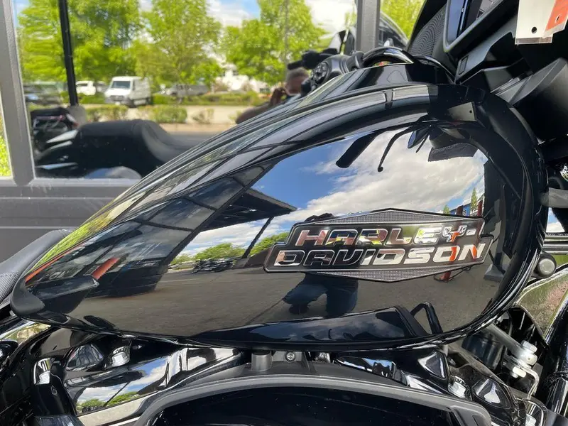2025 Harley-Davidson FLHX - Street Glide® thumbnail 4