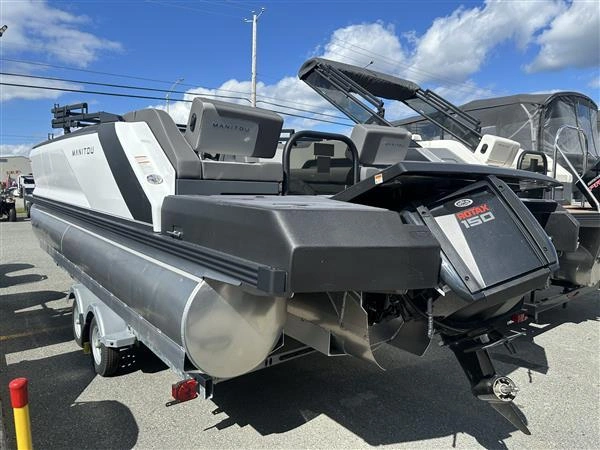 2025 Manitou Cruise Bench 22 alt