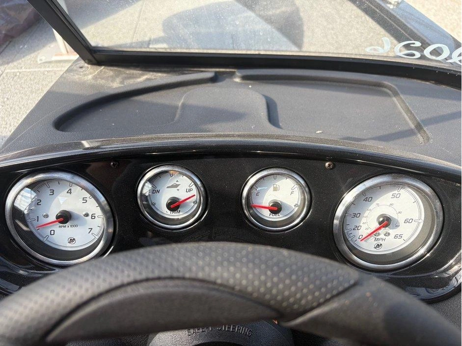 Crestliner Crestliner 1650 Hawk 2026 alt