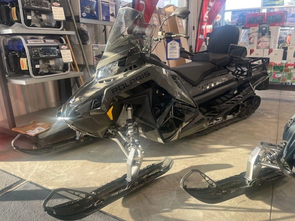 2025 Polaris 650 Titan Adventure 155 1.8" alt