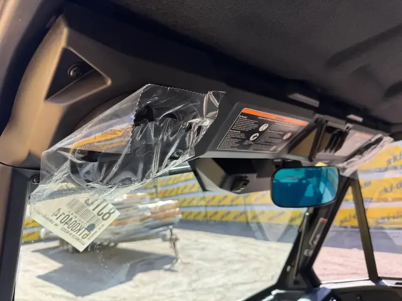 Can-Am DEFENDER LIMITED CAB HD11 2026