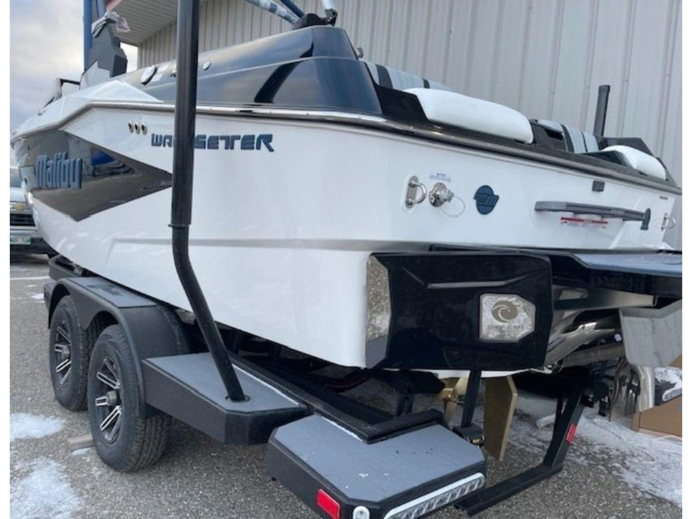 2026 Malibu 22 Lsv alt