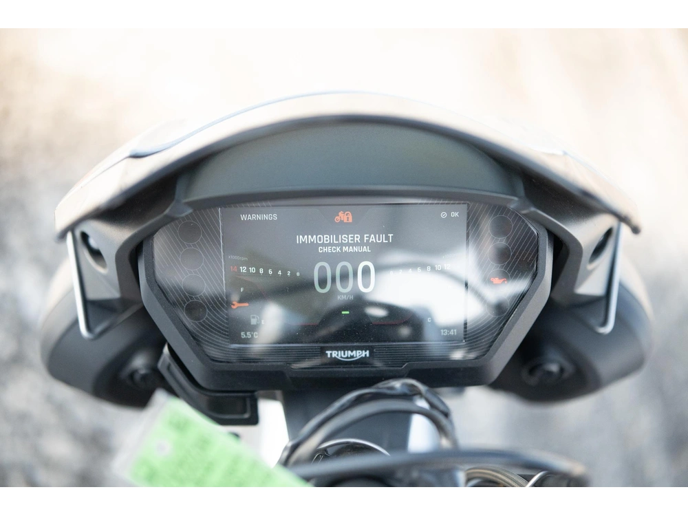 2021 Triumph Street Triple 765 alt