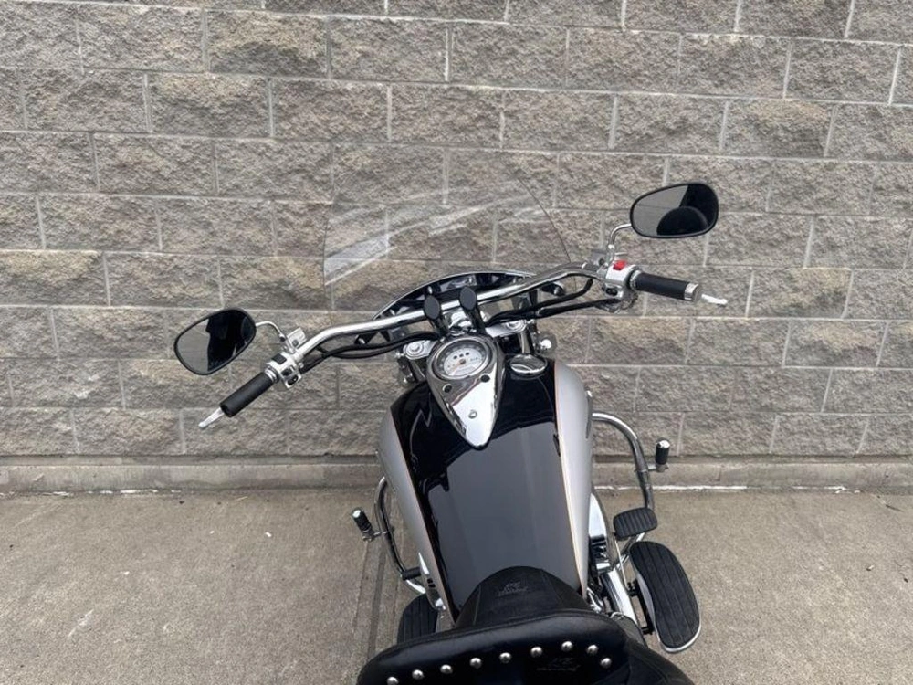2005 Kawasaki Vulcan 1600 alt