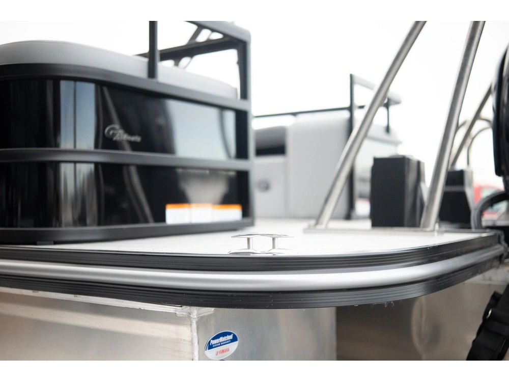 2026 Suncatcher Fusion 322ss alt