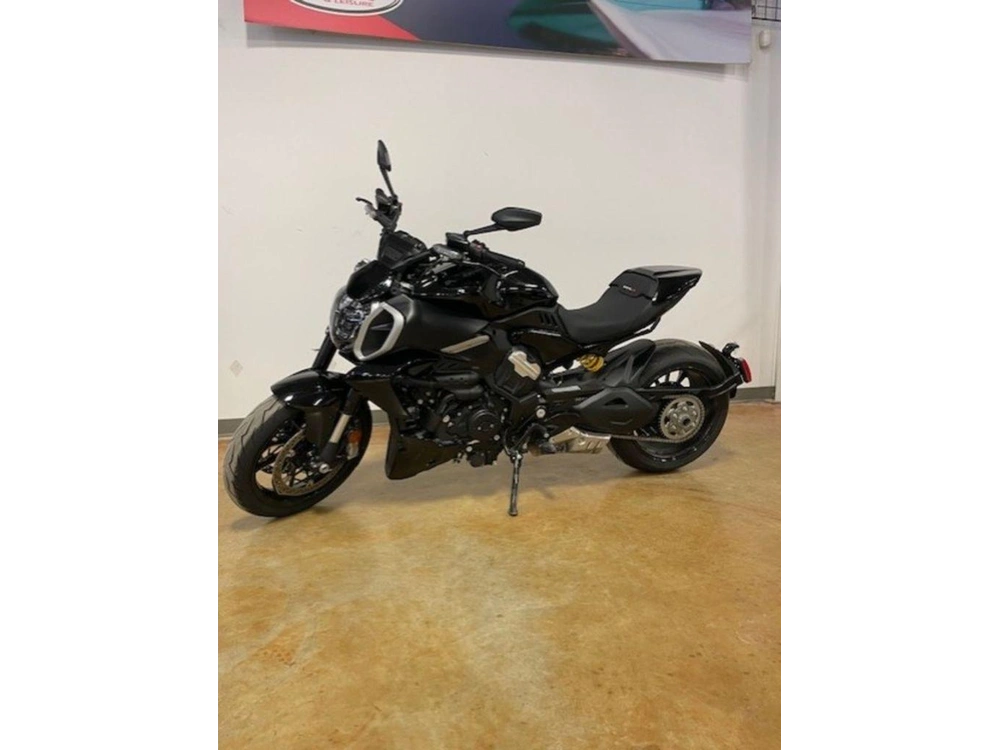 2023 Ducati Diavel 4 Thrilling Black alt