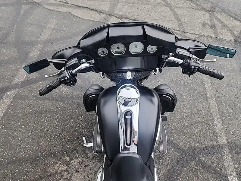 2017 Harley-Davidson FLHXS - Street Glide® Special thumbnail 13