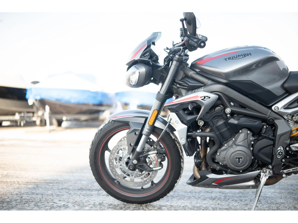 2021 Triumph Street Triple 765 alt