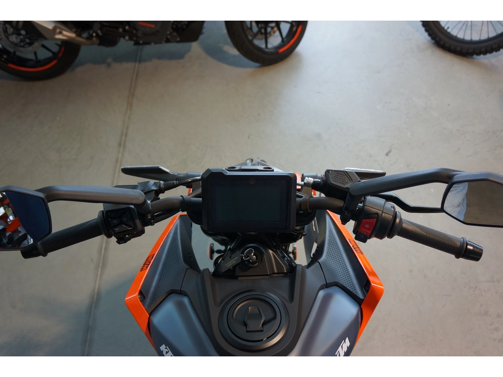 Ktm 250 Duke 2024 alt