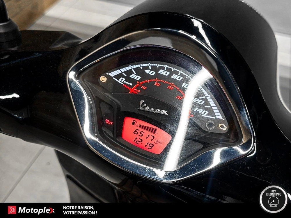 Vespa Gts 300 Scooter 2018 alt