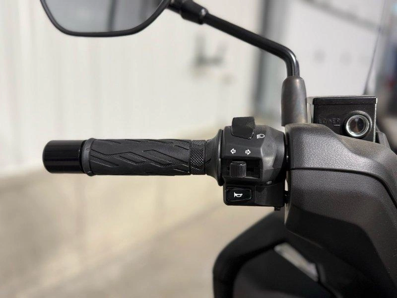 Suzuki Burgman 400 2024 alt