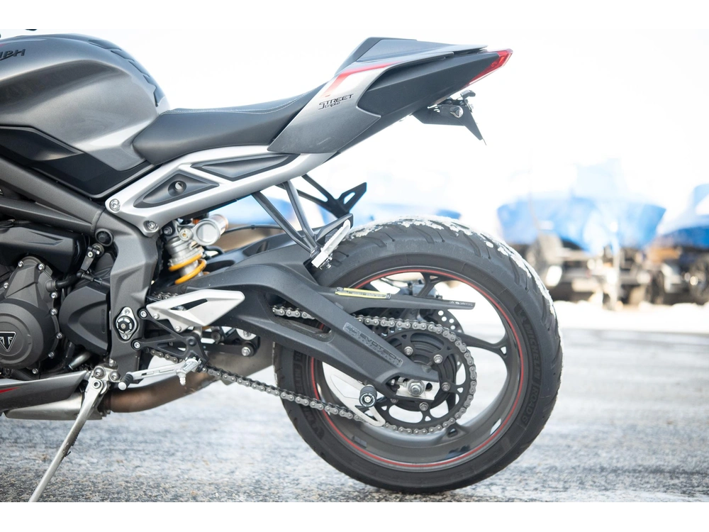 2021 Triumph Street Triple 765 alt