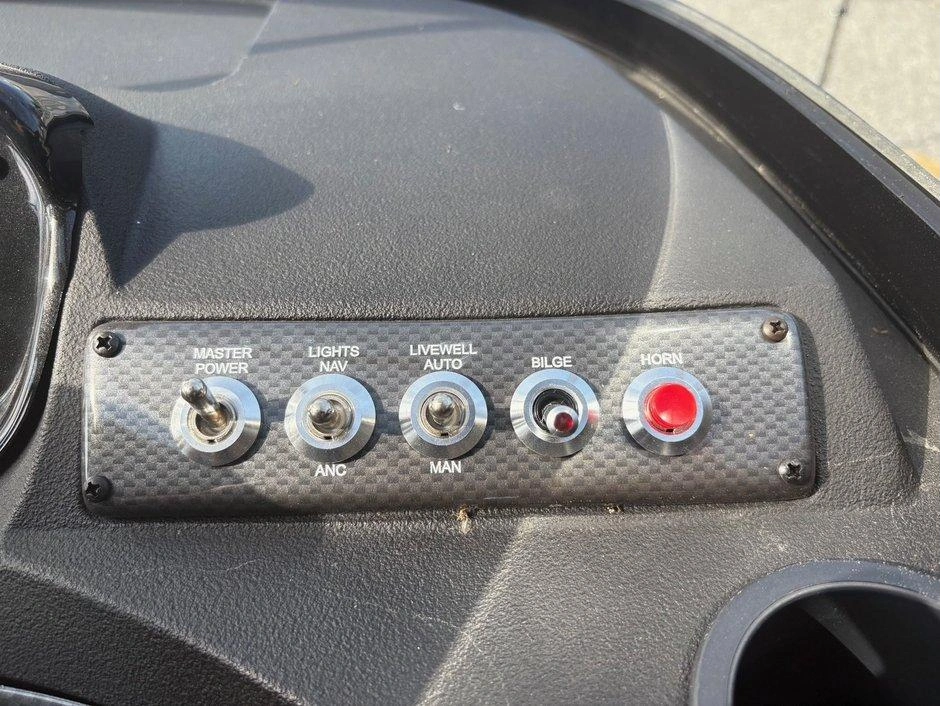 Crestliner Crestliner 1650 Hawk 2026 alt