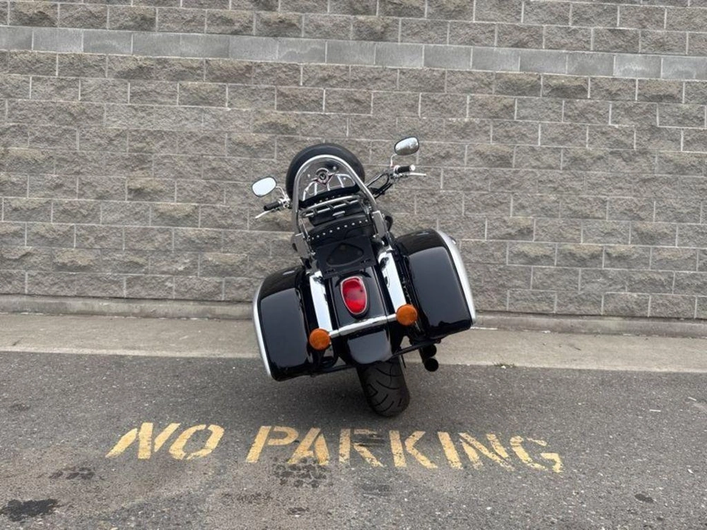 2005 Kawasaki Vulcan 1600 alt