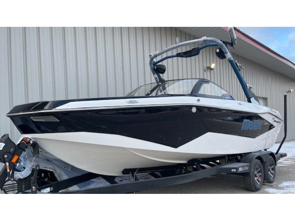 2026 Malibu 22 Lsv alt