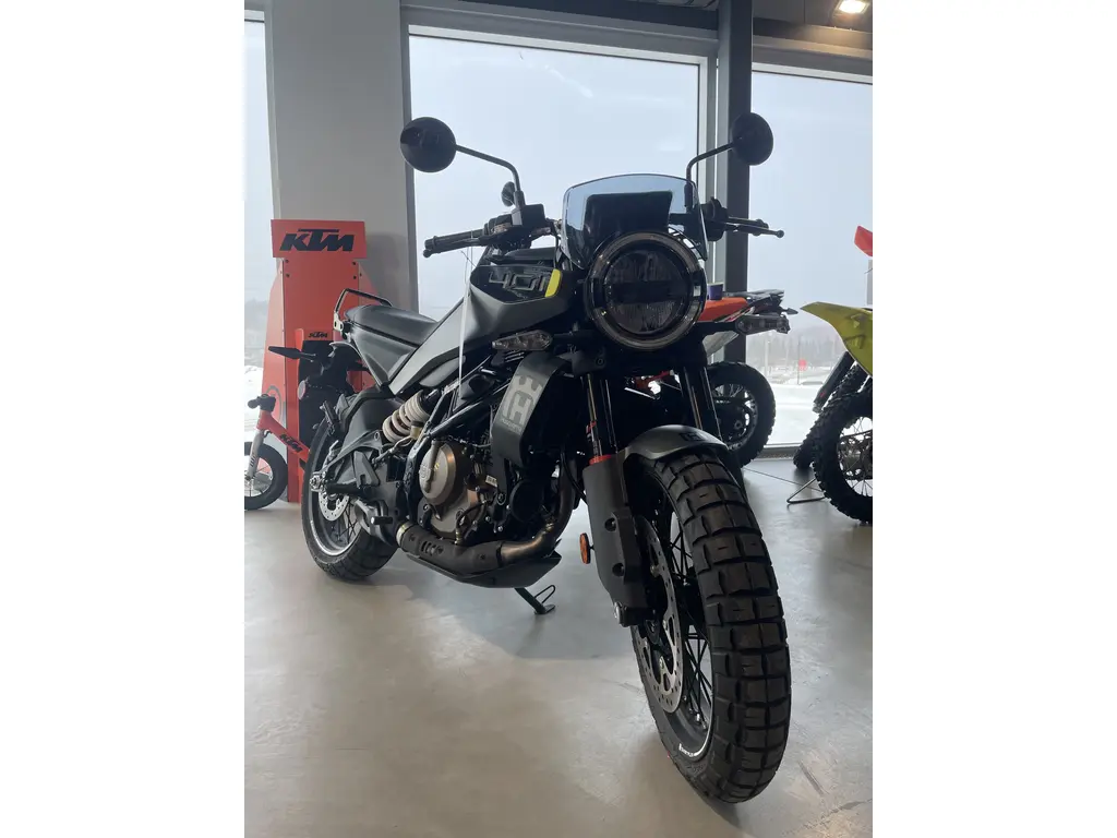 Husqvarna SVARTPILEN 401 2024