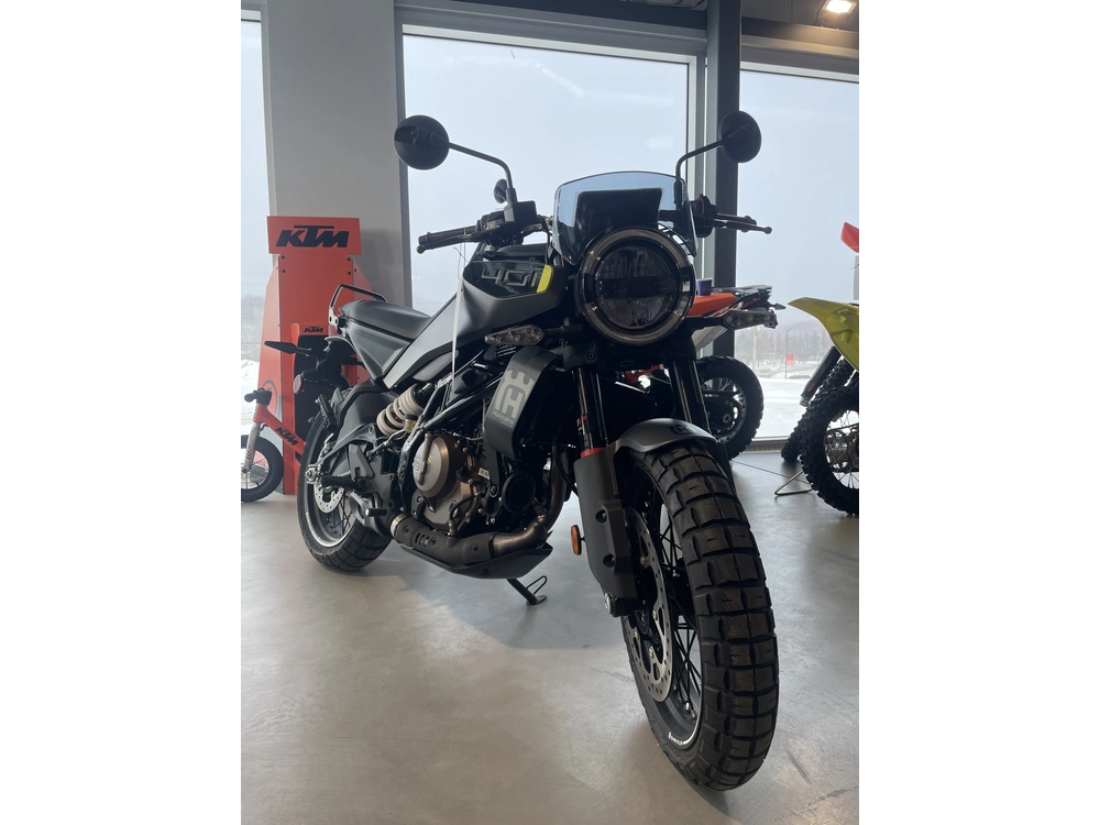 Husqvarna Svartpilen 401 2024 alt