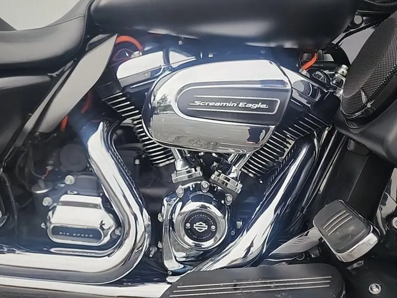 2017 Harley-Davidson FLHXS - Street Glide® Special thumbnail 3