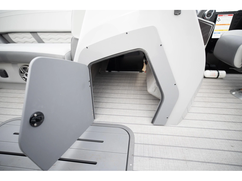 2026 Suncatcher Fusion 322ss alt