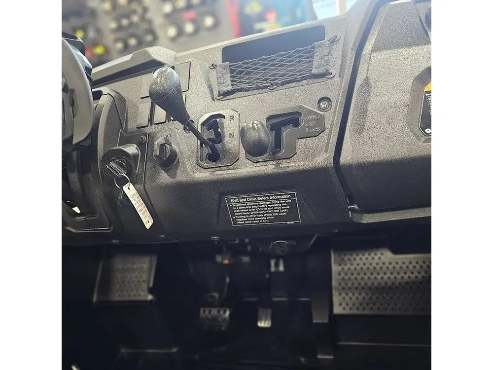 2025 Honda Pioneer 700 alt