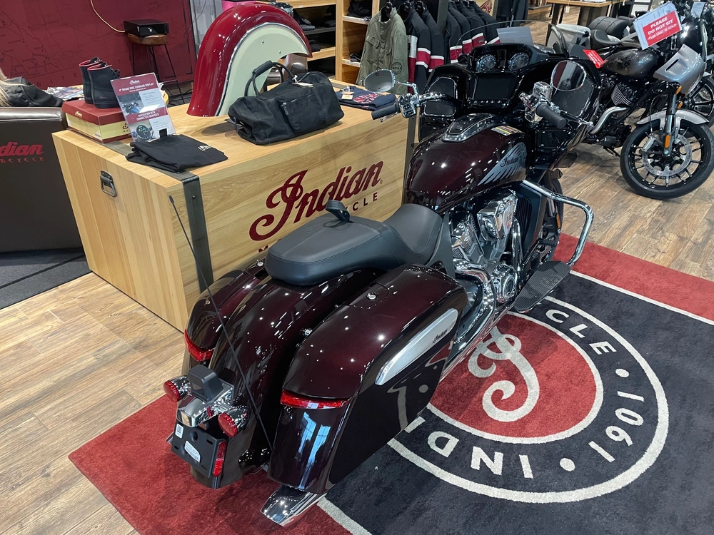 2026 Indian Motorcycle Challenger Limited 112 - Crimson alt