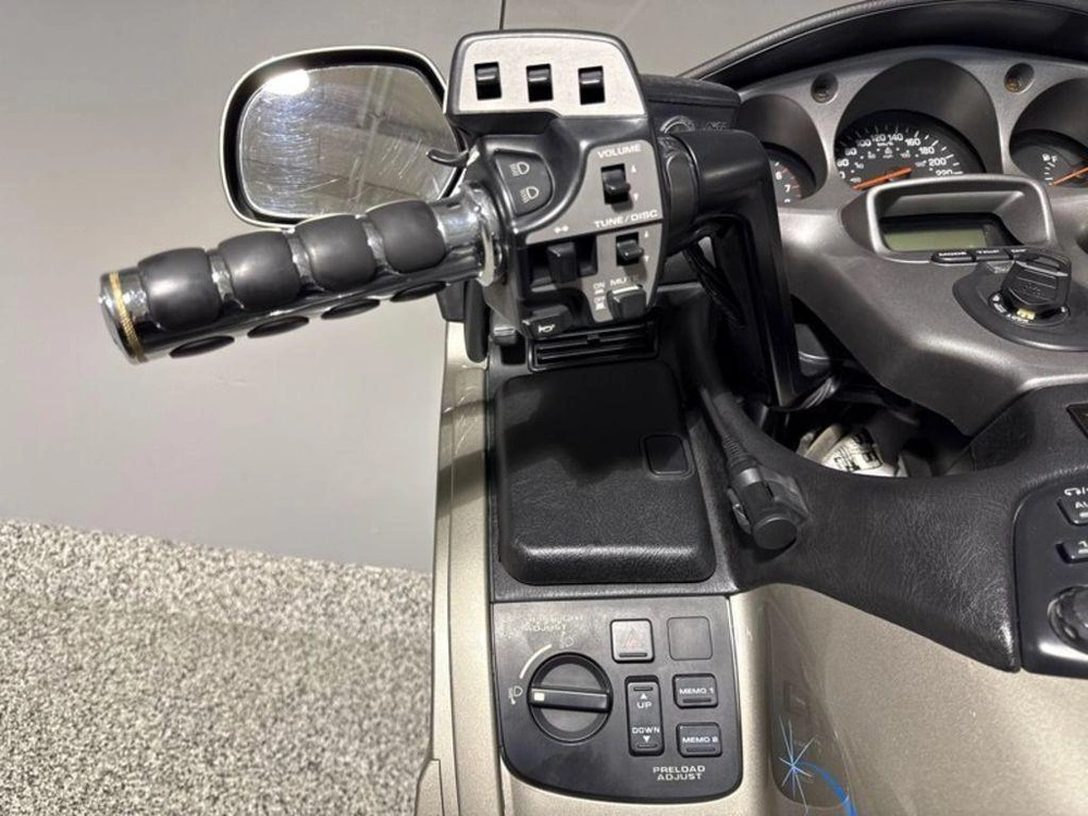 2002 Honda Gold Wing alt