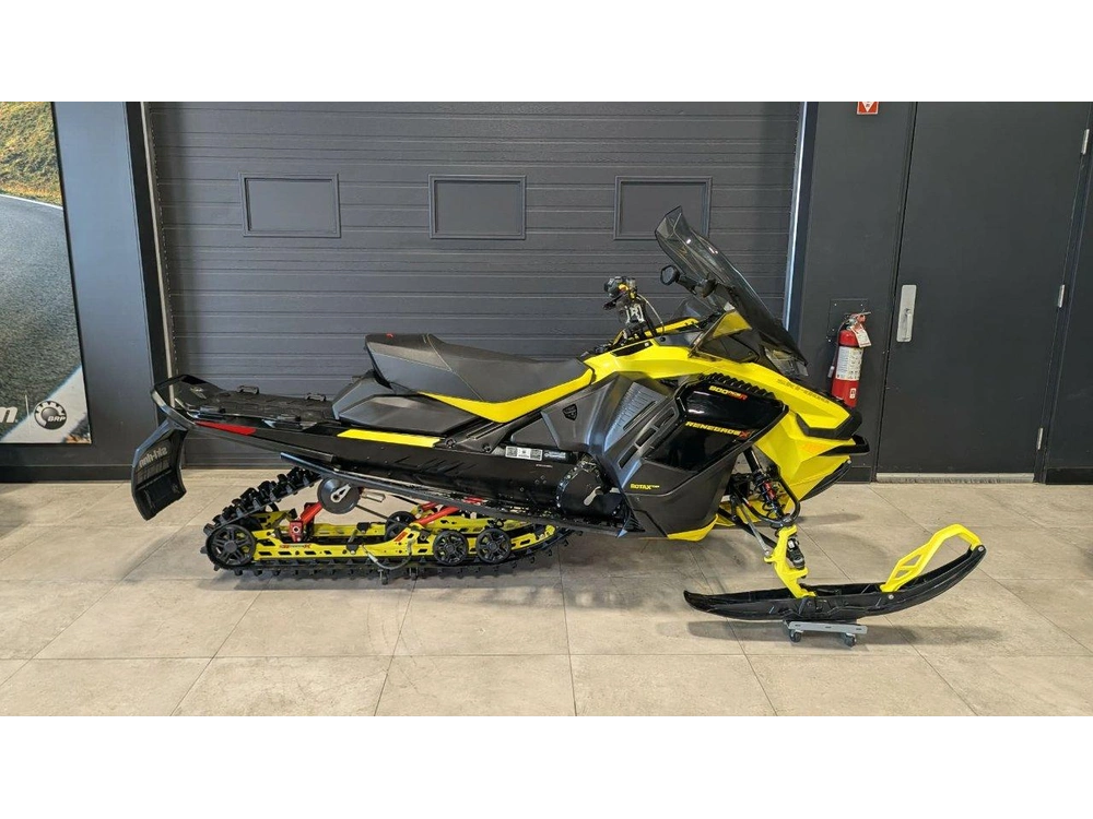 Ski-doo Renegade X 900 Turbo R Used 2022 alt