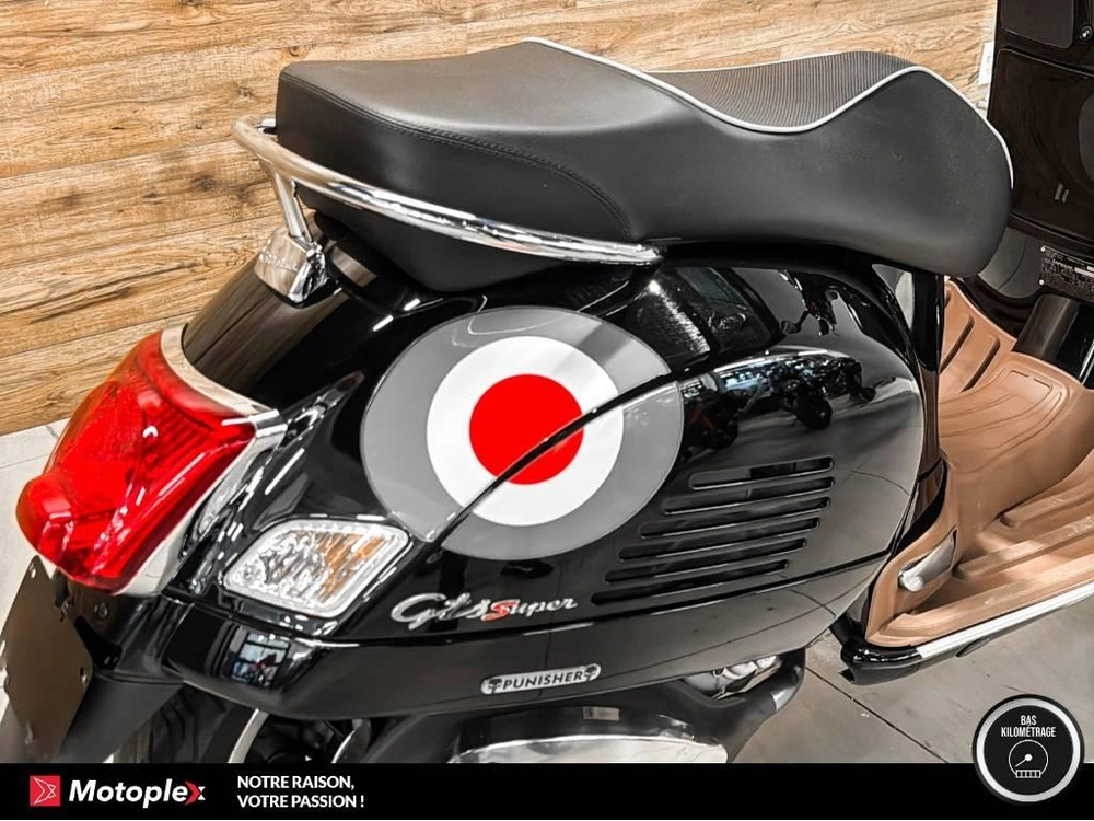 Vespa Gts 300 Scooter 2018 alt