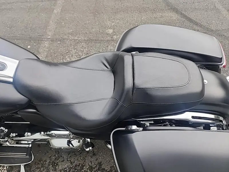 2017 Harley-Davidson FLHXS - Street Glide® Special thumbnail 19