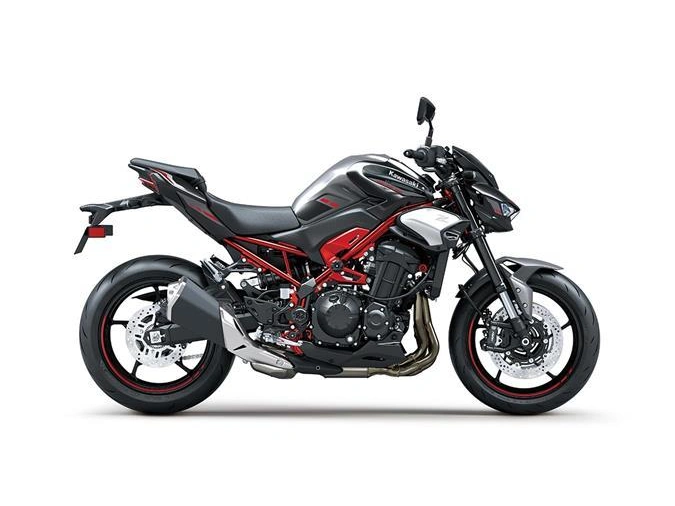 Kawasaki Z900 2025 alt